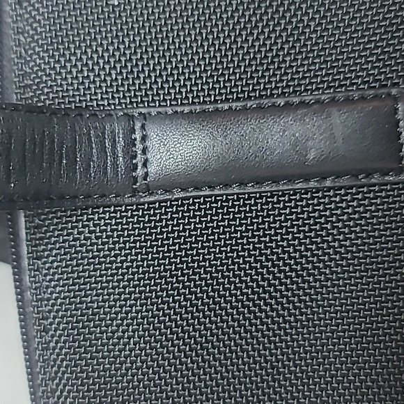 Tumi nylon 12x12 shoulder bag - Picture 15 of 15